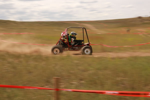 万通汽车教育赛车在单圈竞速比赛中