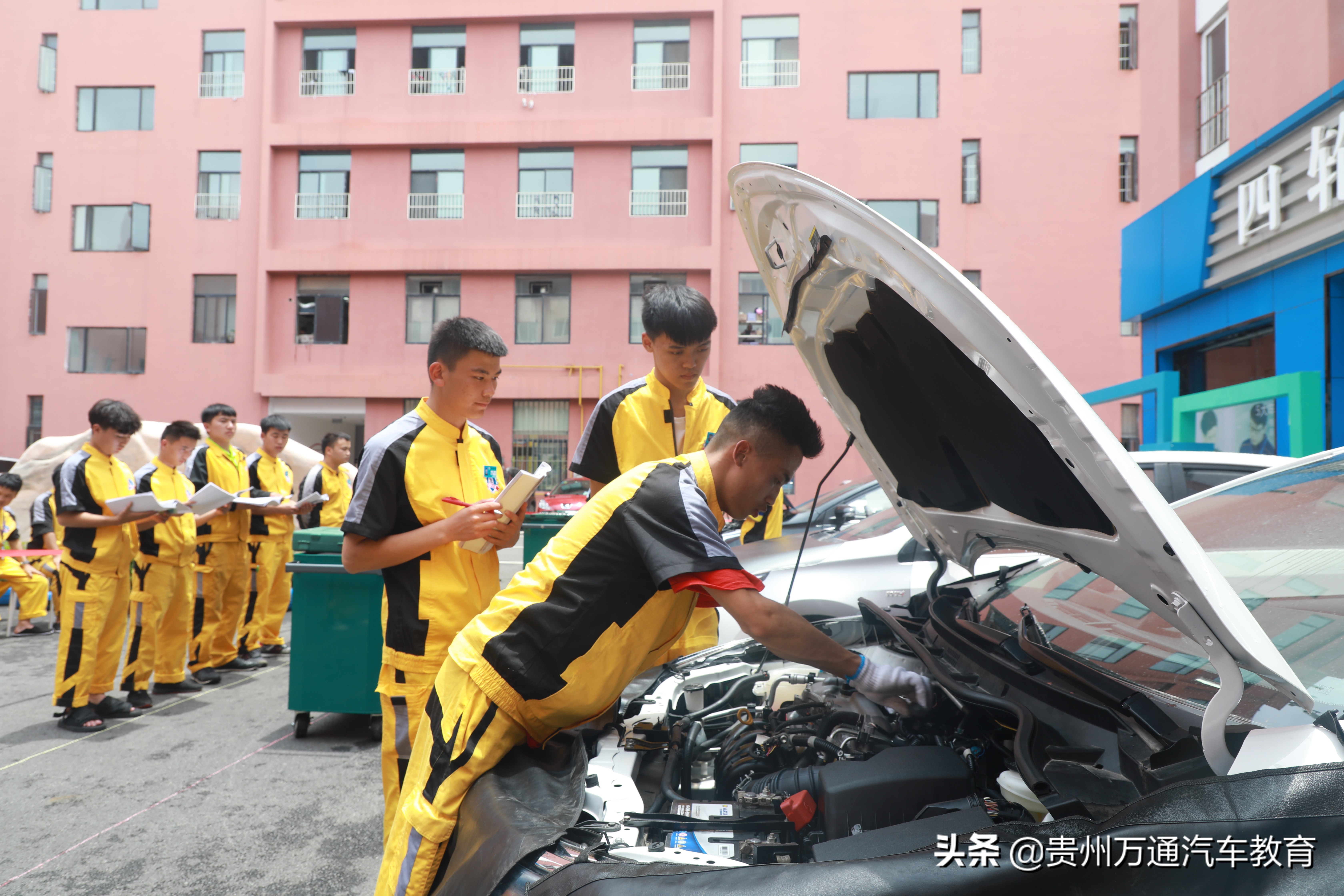 贵州有多少辆汽车？